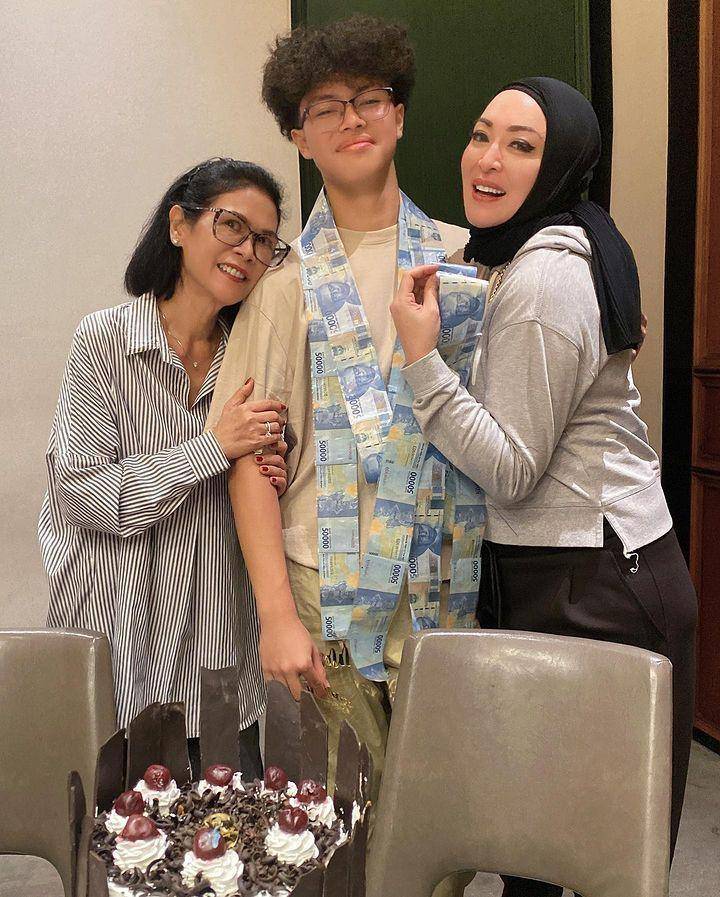 ulang tahun ke-14 Keanu Massaid (instagram.com/angelinasondakh09)