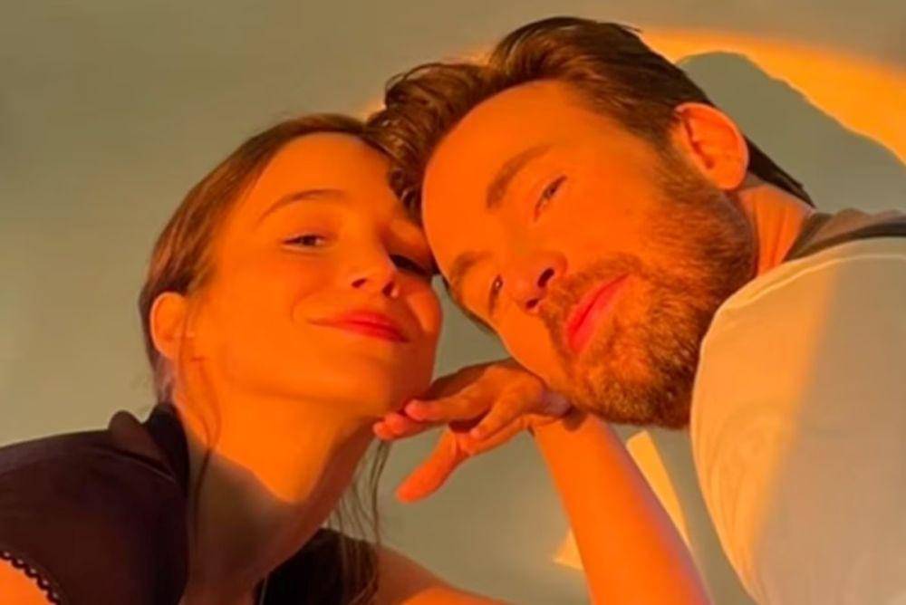 Chris Evans dan Alba Baptista