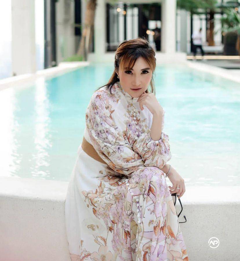 artis hamil anak pertama di usia 40-an (Instagram.com/kikiamaliaworld)