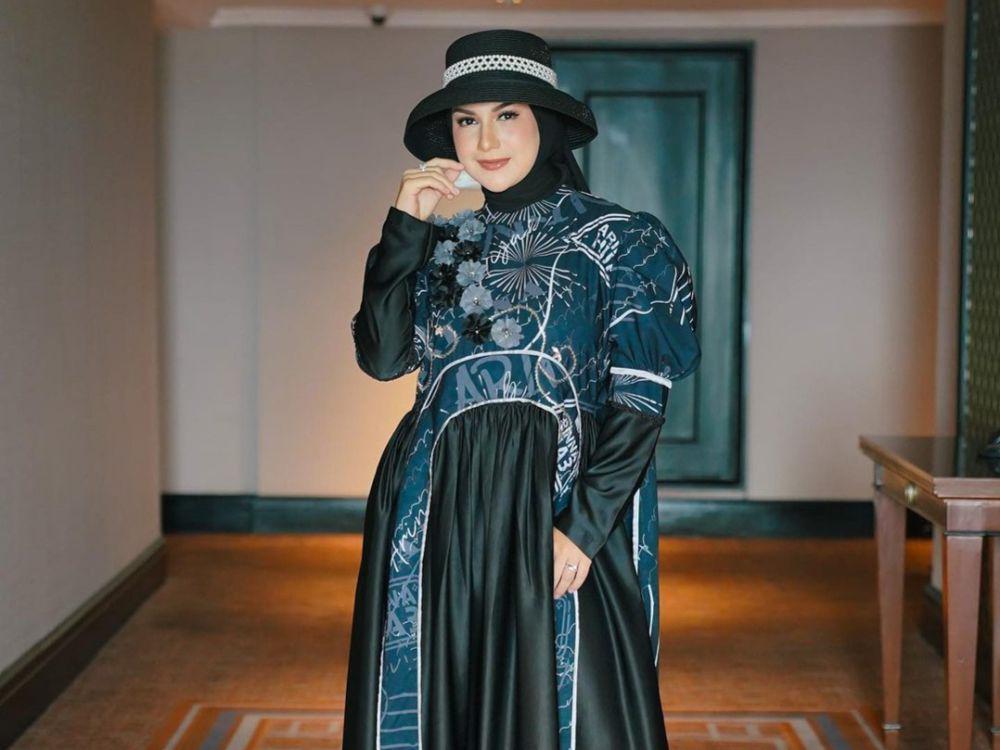 10 Potret Irish Bella di Surabaya Fashion Parade, Sambil Momong Anak