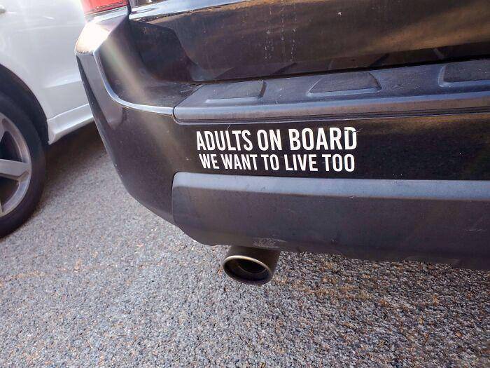 potret stiker lucu di bumper (reddit.com/sabrinaj87)