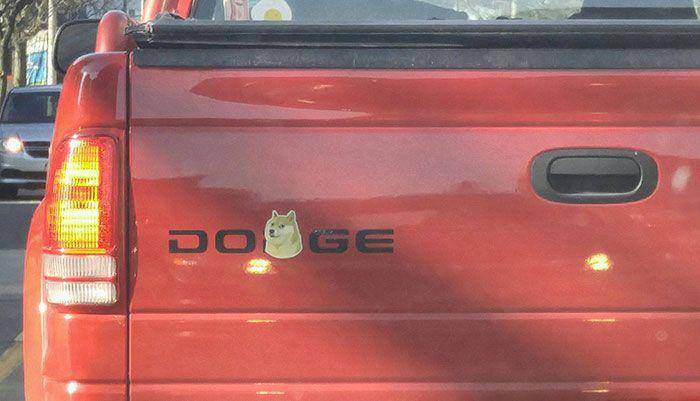potret stiker lucu di bumper (reddit.com/galactictides)