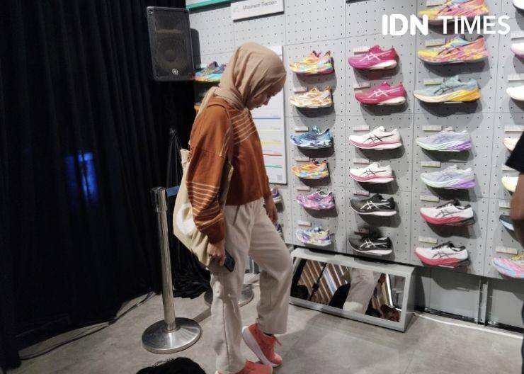 Store Asics hadir di Palembang Icon (IDN Times/Feny Maulia Agustin)