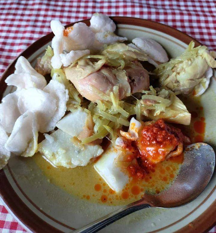 Ketupat Sayur Payakumbuh Khas Padang (google.com/Enggar Ambar Laksmi)