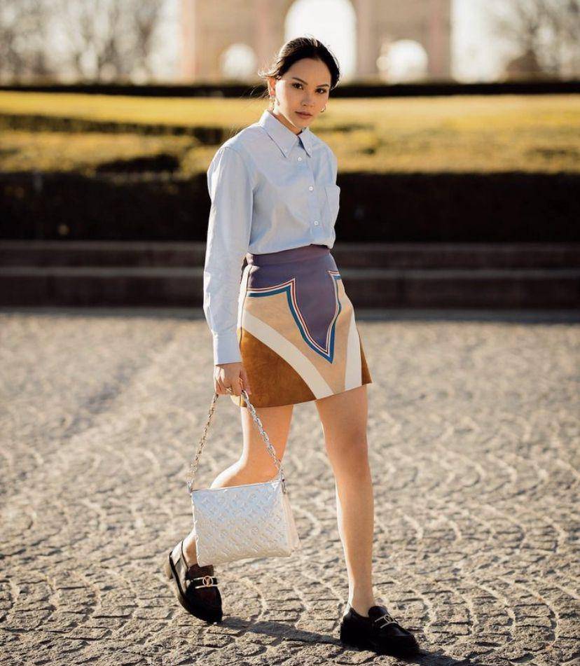 ide outfit pakai mini skirt ala Alyssa Daguise (instagram.com/alyssadaguise)