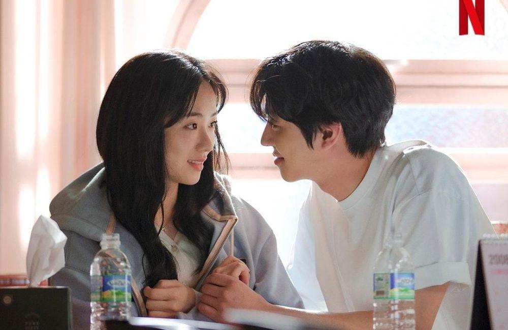 10 Pasangan Friendzone di Drakor 2023 yang Berakhir Bersama