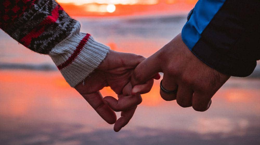 ilustrasi bergandengan tangan (pexels.com/achraf210)