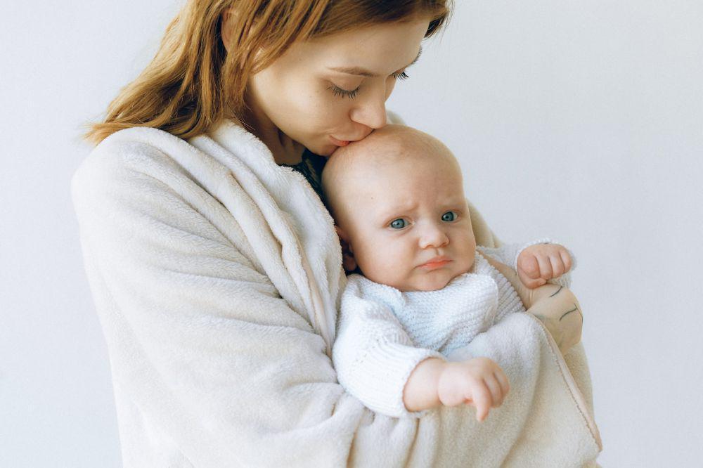5 Alasan Bayi Lebih Rewel dengan Ibunya, Merasa Nyaman?