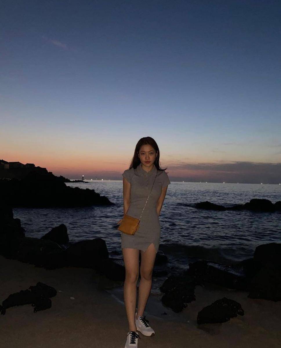 inspirasi OOTD dress ala Yeri Red Velvet (instagram.com/yerimiese)