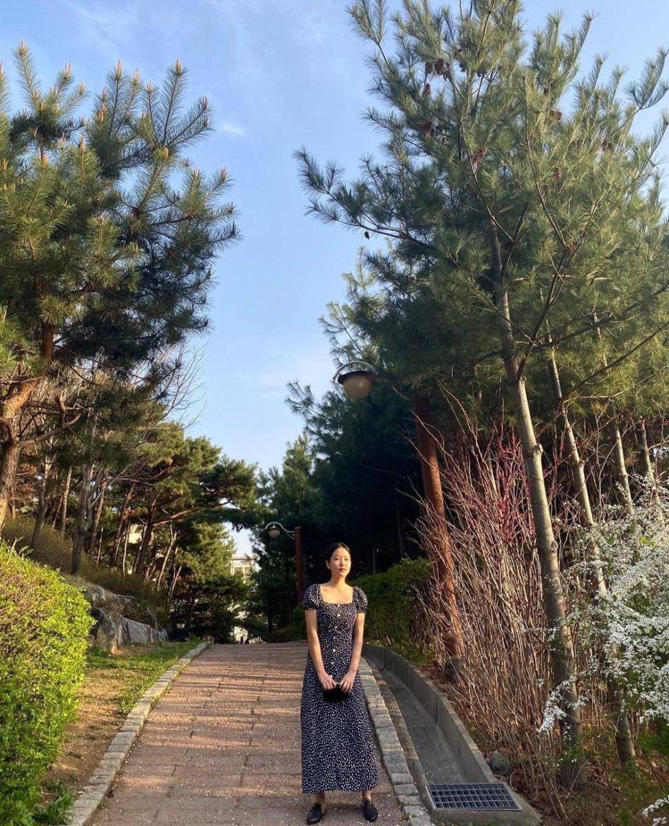 inspirasi OOTD dress ala Yeri Red Velvet (instagram.com/yerimiese)