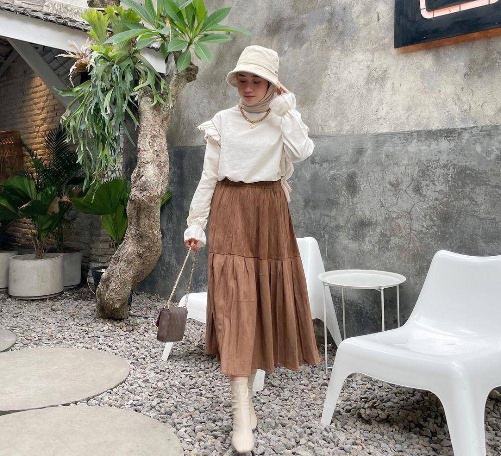 ide outfit earth tone ala Kirana Salsabila (instagram.com/inikiranaaa__)