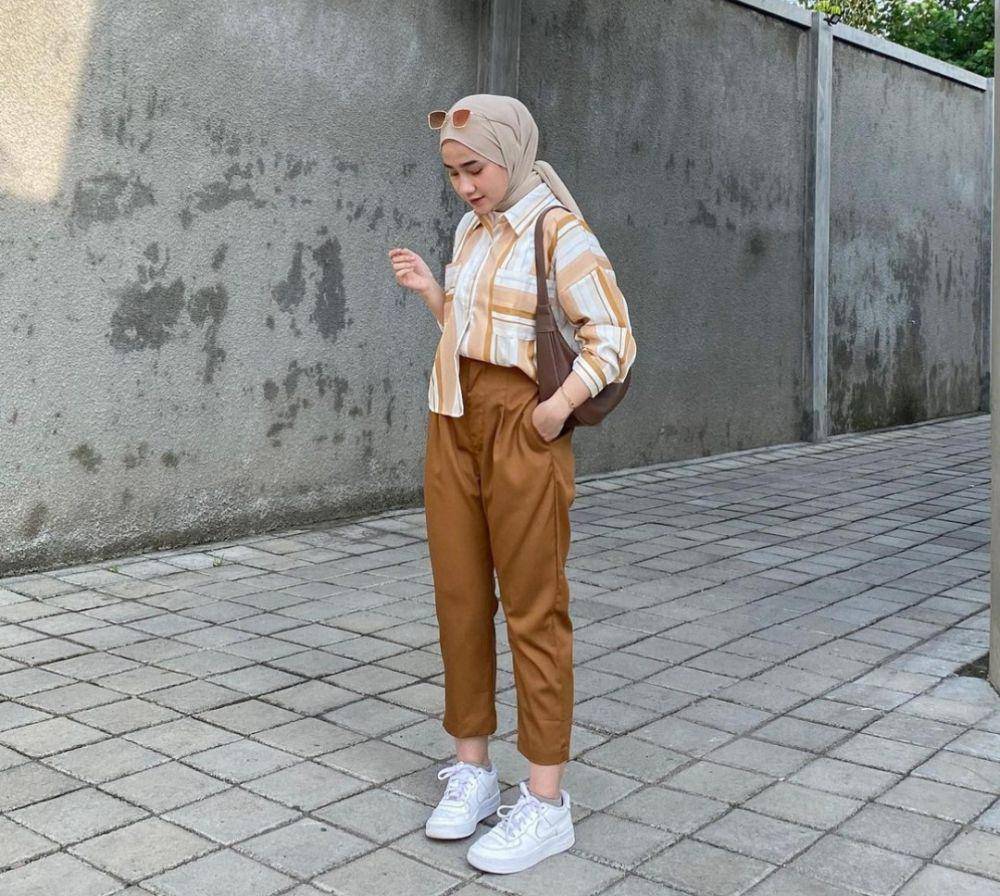 ide outfit earth tone ala Kirana Salsabila (instagram.com/inikiranaaa__)