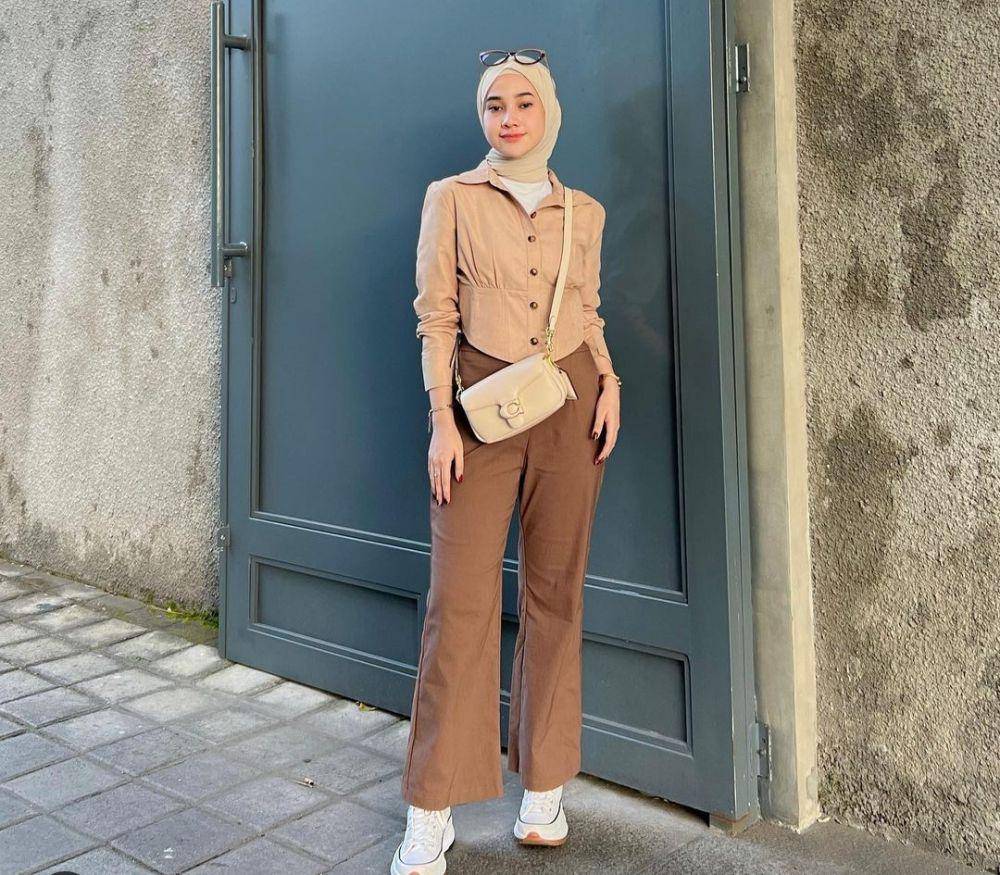 ide outfit earth tone ala Kirana Salsabila (instagram.com/inikiranaaa__)