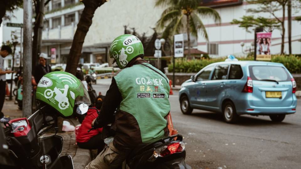 Ilustrasi ojek online (unsplash.com/Afif Ramdhasuma)