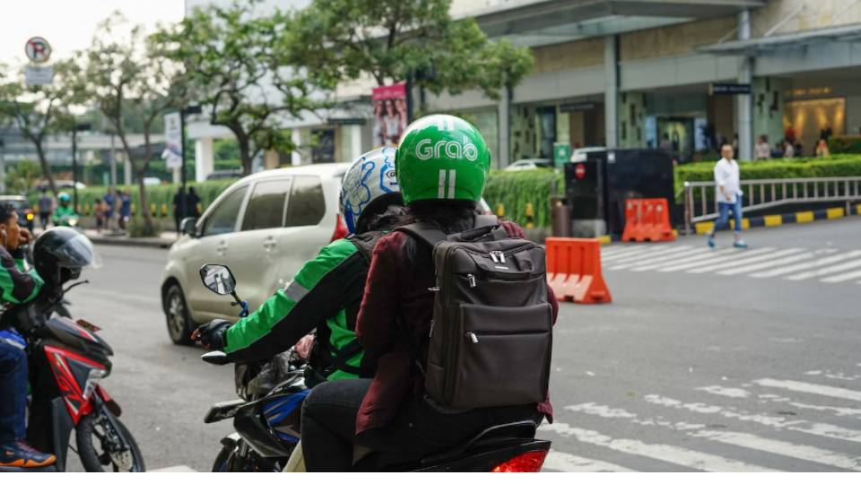 Ilustrasi ojek online (unsplash.com/Afif Ramdhasuma)