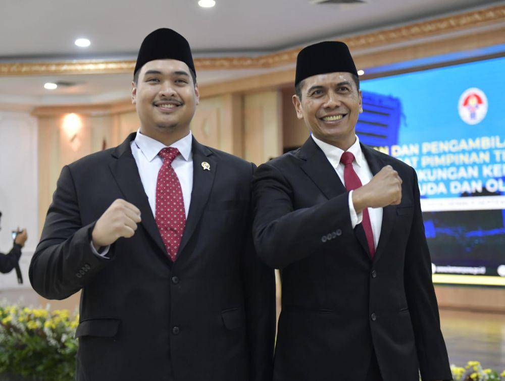 Menpora bersama Deputi III Kemenpora yang baru. (Dok. Kemenpora)