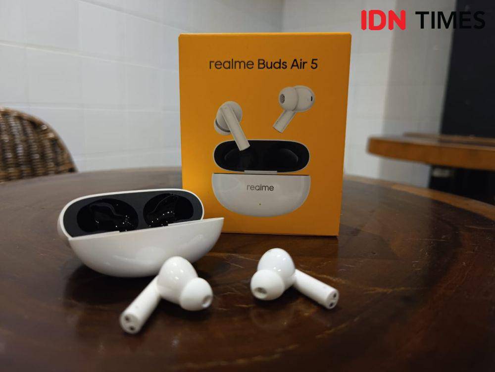 realme Buds Air 5 (IDN Times/Fatkhur Rozi)
