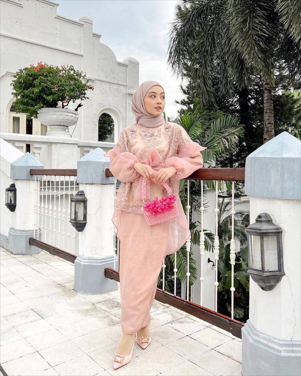 outfit kondangan one set ala Meirani Amalia (instagram.com/meiraniap)