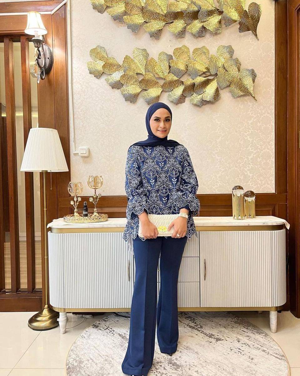 Baju nuansa biru ala Putri Zulkifli Hasan (instagram.com/putri_zulhas)