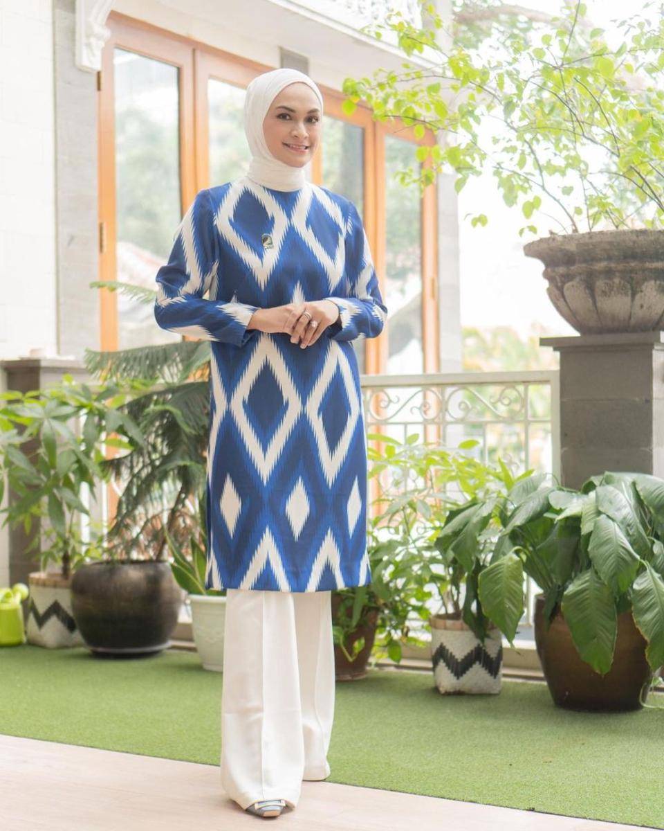 Baju nuansa biru ala Putri Zulkifli Hasan (instagram.com/putri_zulhas)