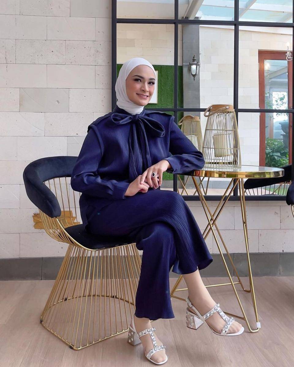 Baju nuansa biru ala Putri Zulkifli Hasan (instagram.com/putri_zulhas)