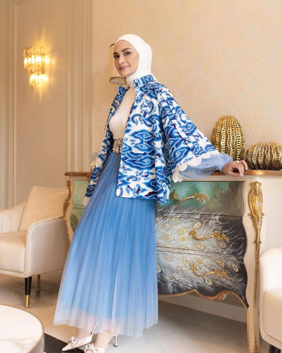 Baju nuansa biru ala Putri Zulkifli Hasan (instagram.com/putri_zulhas)
