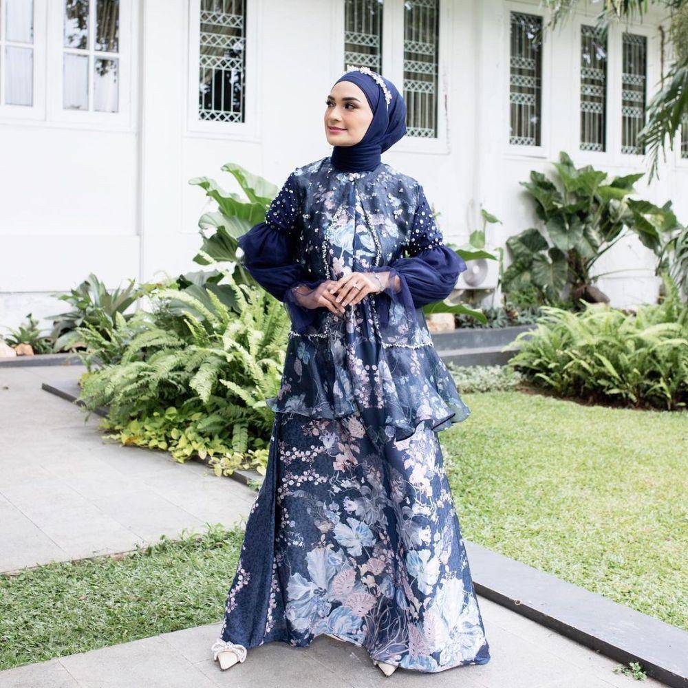 Baju nuansa biru ala Putri Zulkifli Hasan (instagram.com/putri_zulhas)