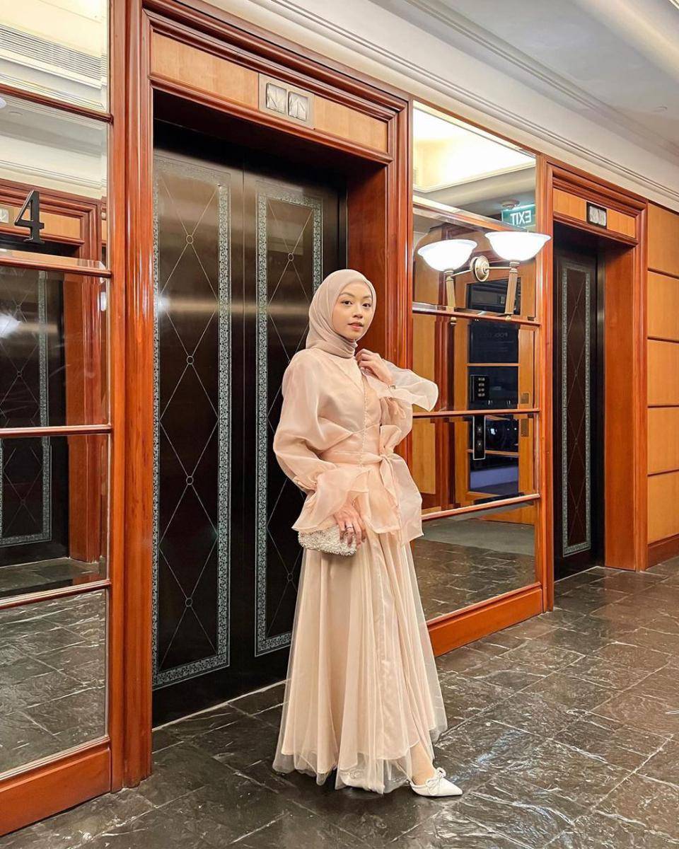 outfit kondangan one set ala Meirani Amalia (instagram.com/meiraniap)
