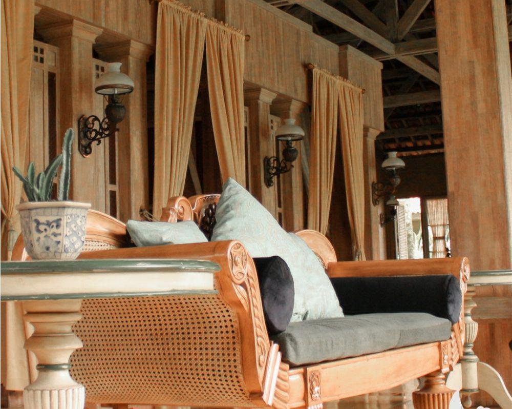 9 Pesona Kayu Arum Resort, Hotel Nuansa Klasik yang Asri di Salatiga