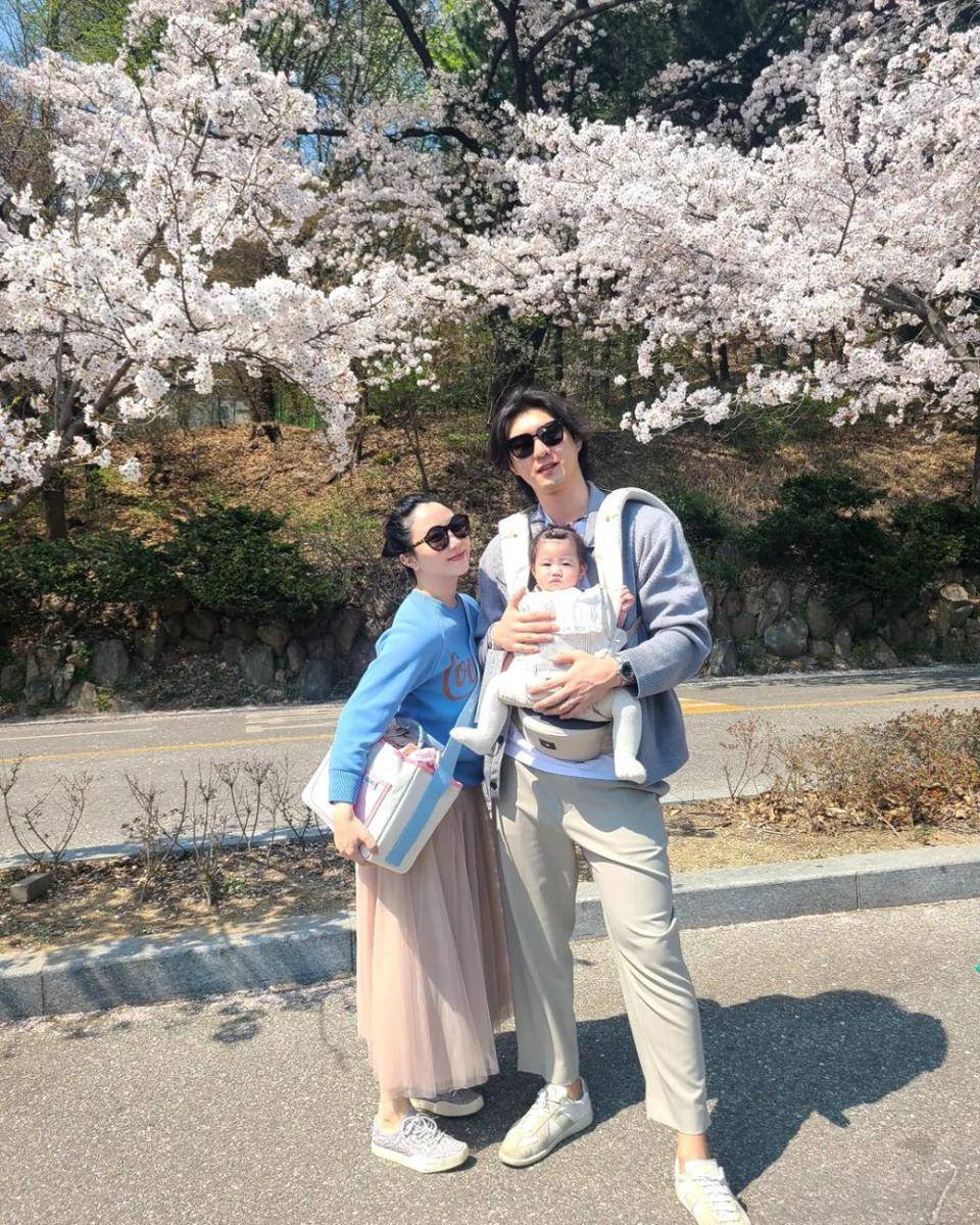 potret Sunday The Grace dan suami momong anak (instagram.com/sunday040728)