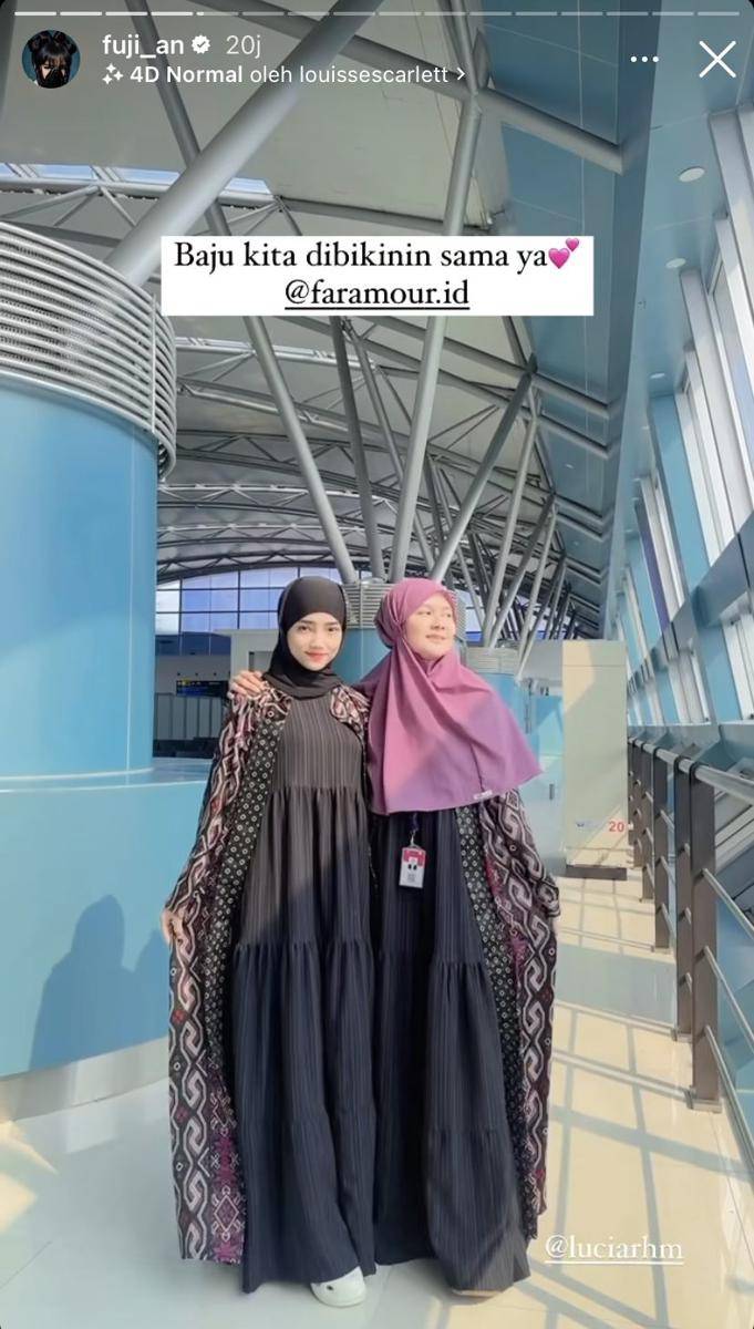 potret Fuji tampil anggun berhijab saat umrah (Instagram.com/fuji_an)