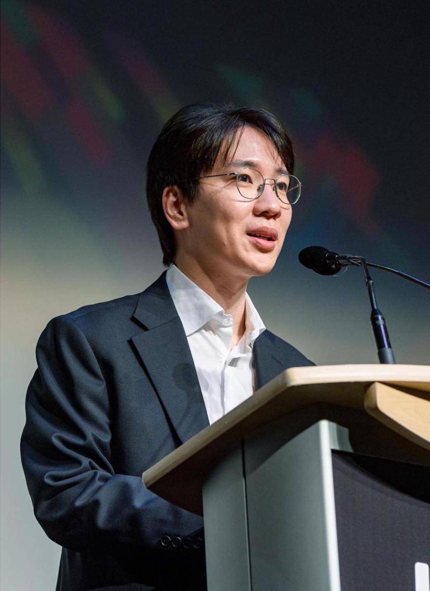 potret sutradara Uhm Tae Hwa di TIFF 2023 (instagram.com/lotteent.movie)