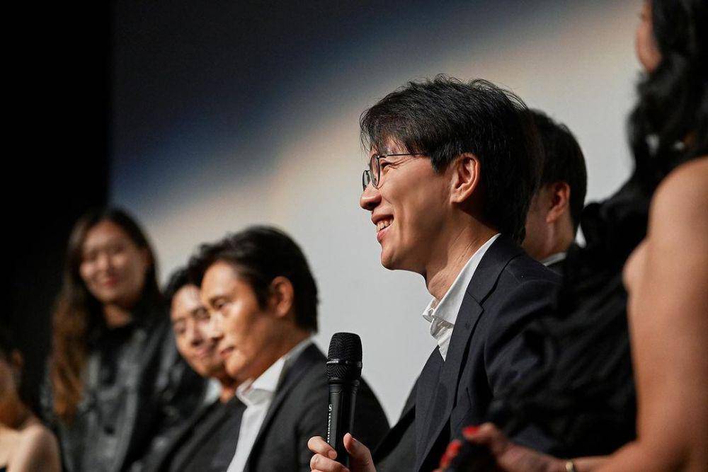 Sutradara Uhm Tae Hwa saat Premiere Concrete Utopia di TIFF 2023 (instagram.com/lotteent.movie)