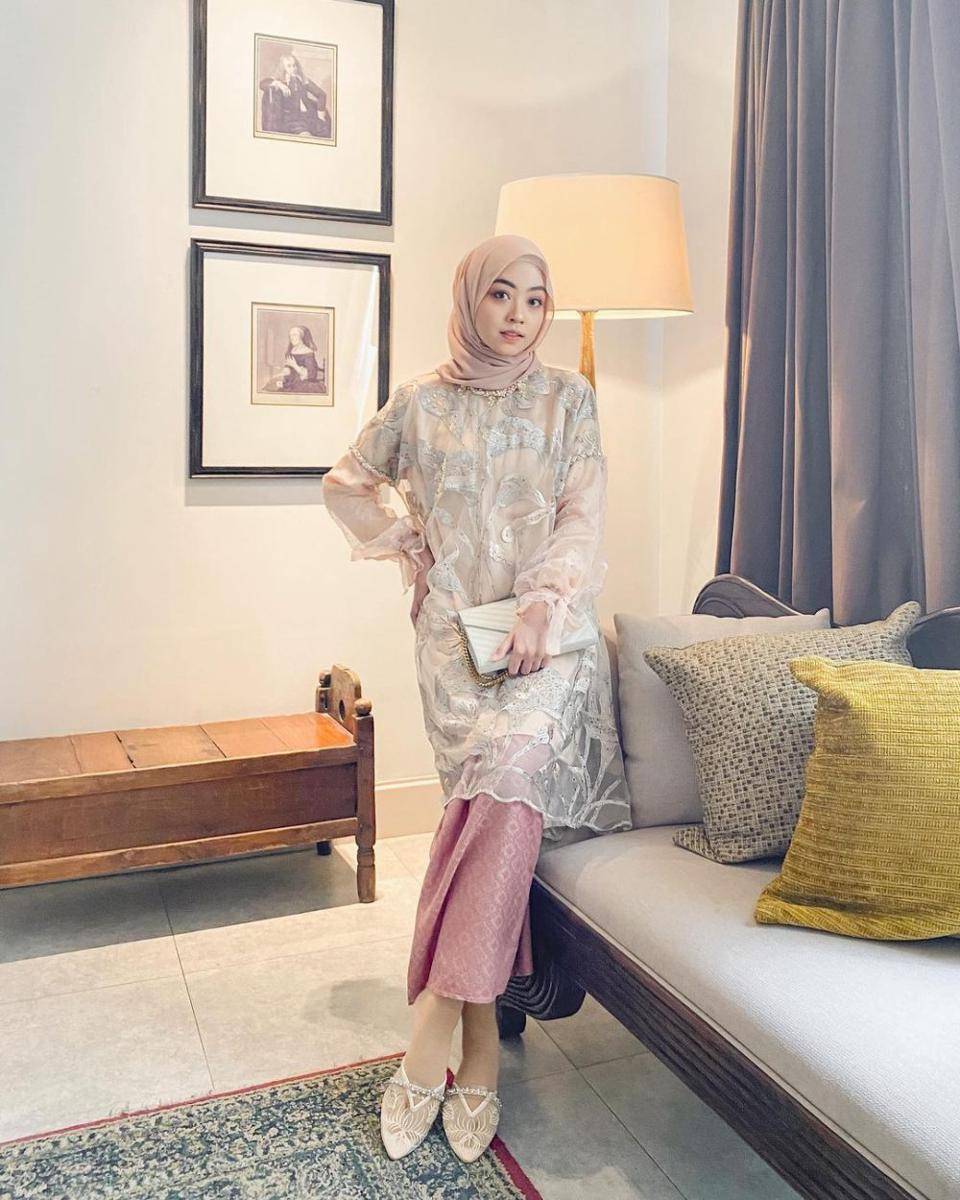 outfit kondangan one set ala Meirani Amalia (instagram.com/meiraniap)