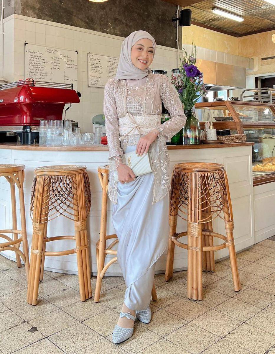 outfit kondangan one set ala Meirani Amalia (instagram.com/meiraniap)