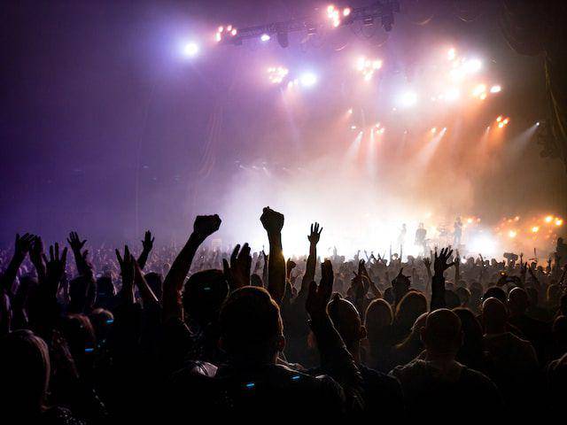 ilustrasi FOMO konser (unsplash.com/ActionVance)