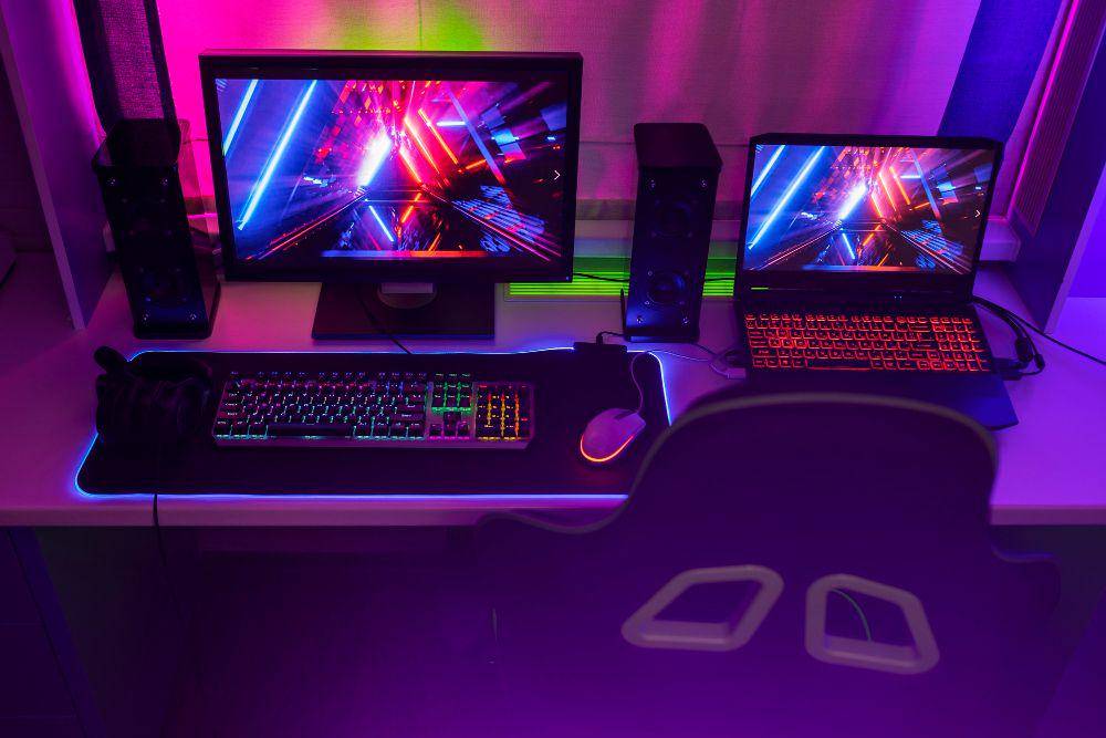 PC gaming dan laptop (freepik.com/freepik)