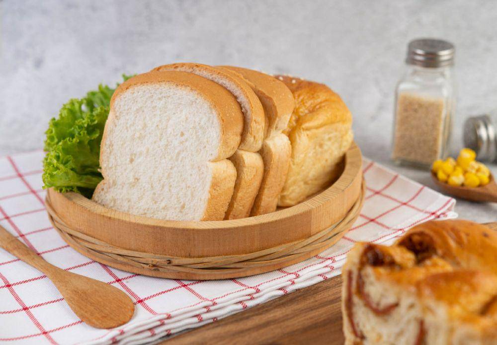 roti tawar (freepik.com/jcomp)