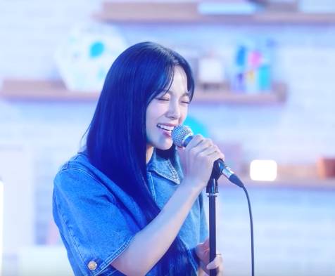 KimSejeong di IU's Palette (youtube.com/ 이지금 [IU Official])