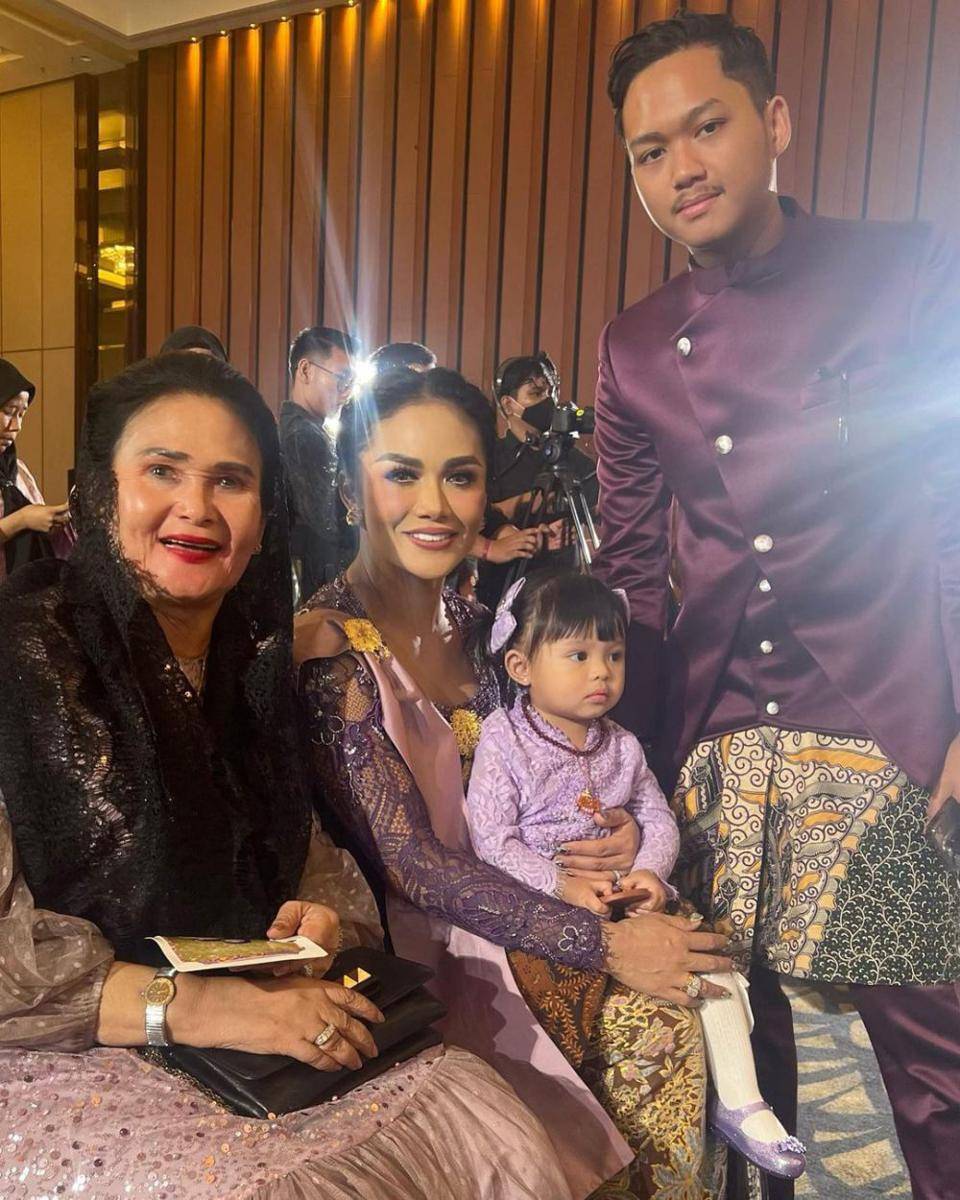 potret keluarga Krisdayanti (instagram.com/krisdayantilemos)