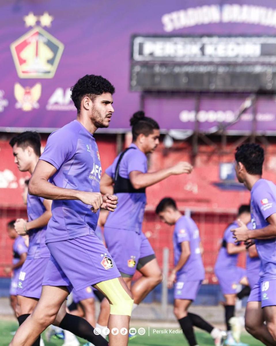 Jefinho saat berlatih bersama Persik Kediri. instagram.com/persikfcofficial