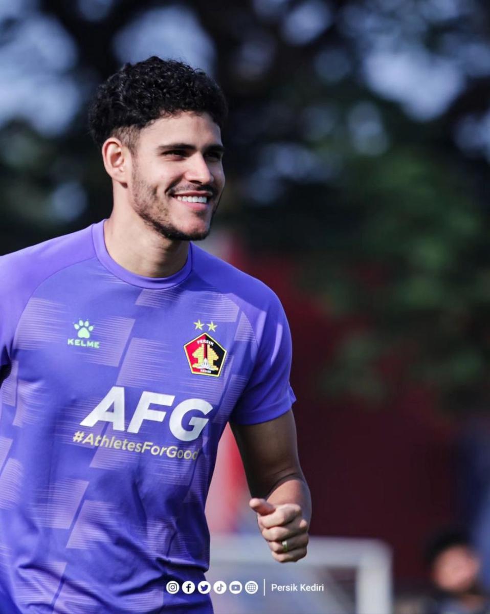 Jefinho saat berlatih bersama Persik Kediri. instagram.com/persikfcofficial