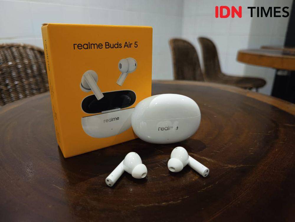 realme Buds Air 5 (IDN Times/Fatkhur Rozi)
