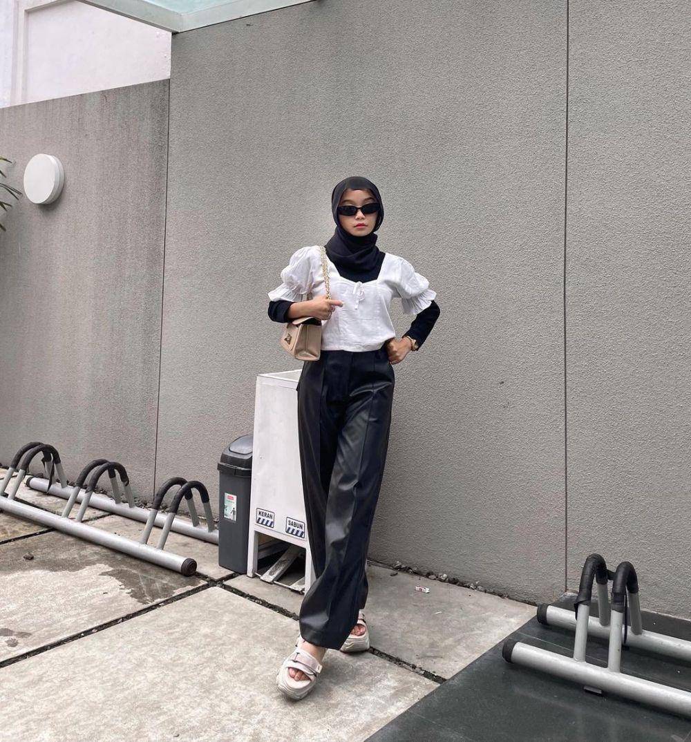 OOTD hijab monokrom (instagram.com/zahraanrl)