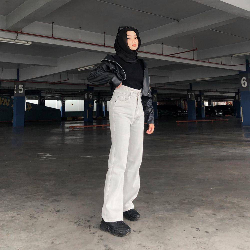 OOTD hijab monokrom (instagram.com/zahraanrl)
