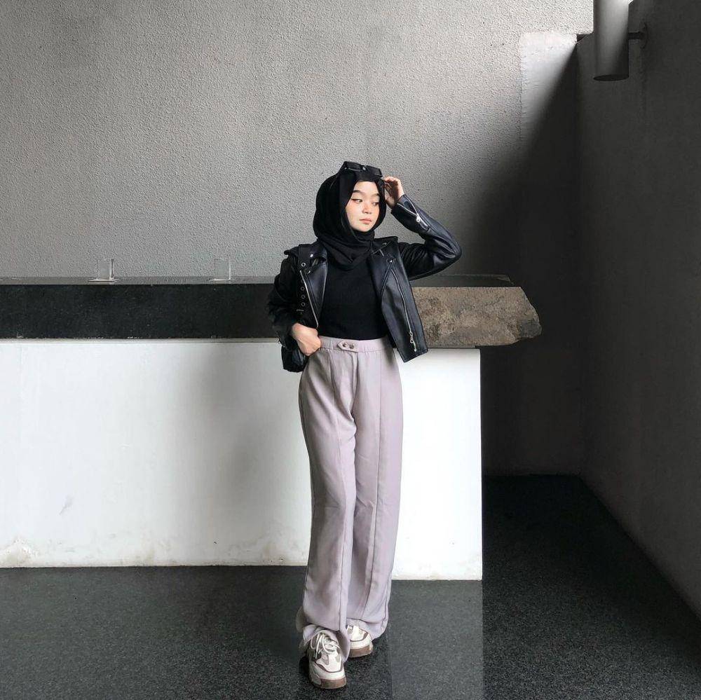 OOTD hijab monokrom (instagram.com/zahraanrl)