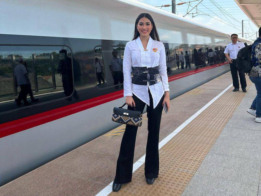 momen Frederika Cull ikut uji coba kereta cepat Jakarta-Bandung (instagram.com/frederikacull)