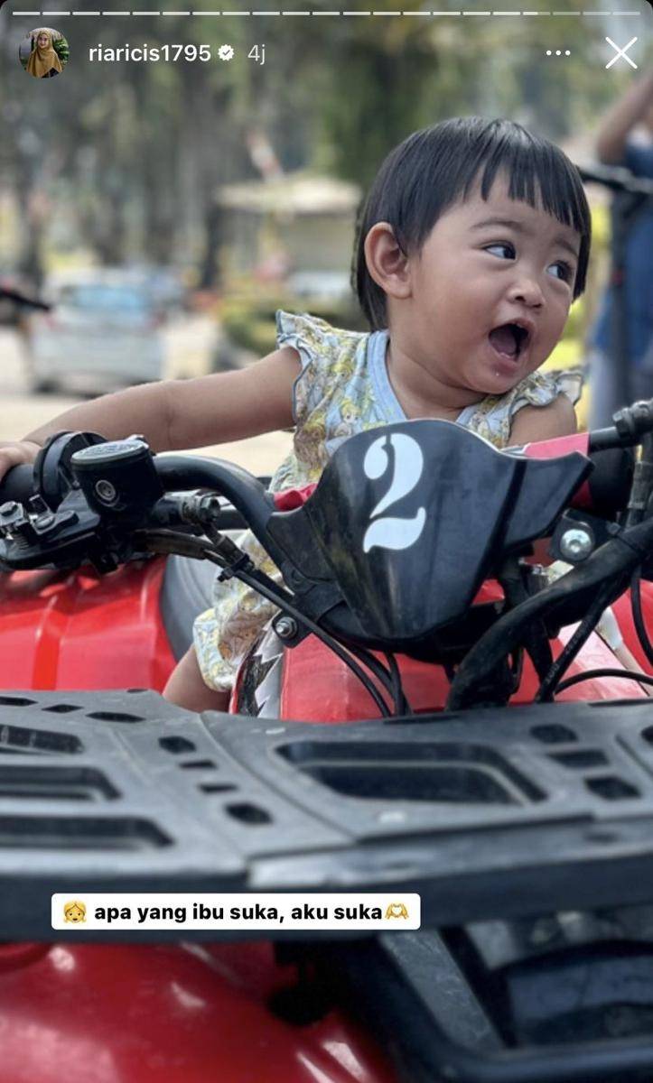 potret Moana jajal main ATV (Instagram.com/riaricis1795)