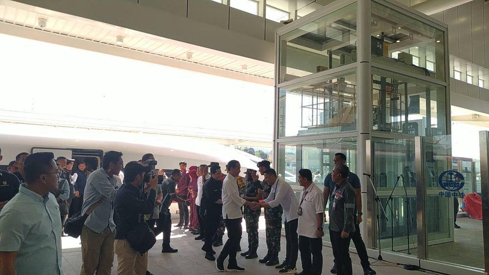 Jokowi Jajal KCJB hingga Stasiun Hub Padalarang