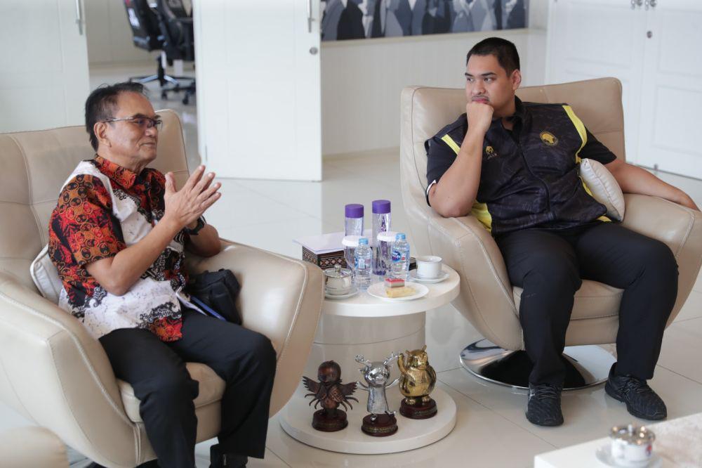 YOSS-Menpora Bertemu Bahas Pembangunan Kembali Stadion Mattoanging